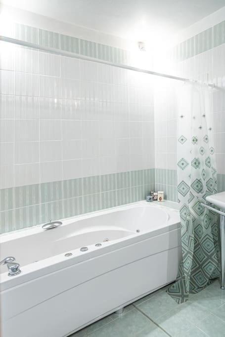 Very Spacious & Modern 3Bed Near Airport & Centre Szófia Kültér fotó