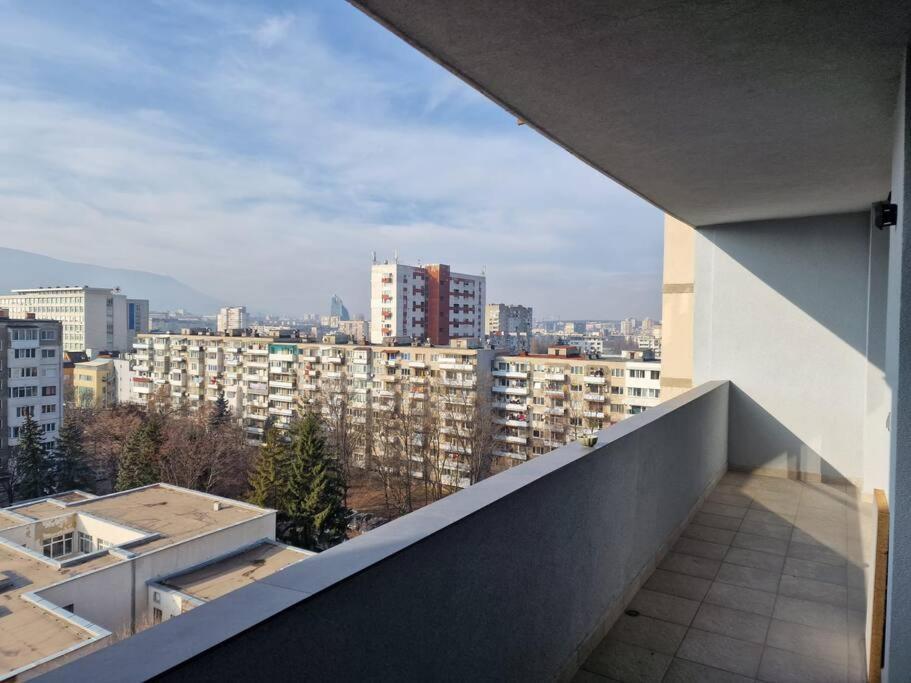 Very Spacious & Modern 3Bed Near Airport & Centre Szófia Kültér fotó